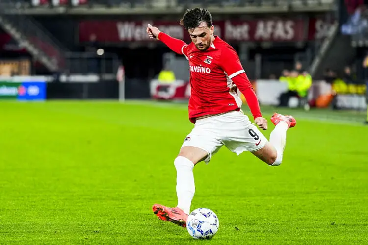 ALKMAAR - Troy Parrott of AZ during the Dutch Eredivisie match between AZ Alkmaar and FC Utrecht at AFAS stadium on Sept. 29, 2024 in Alkmaar, Netherlands. ANP TOBIAS KLEUVER   - Photo by Icon Sport