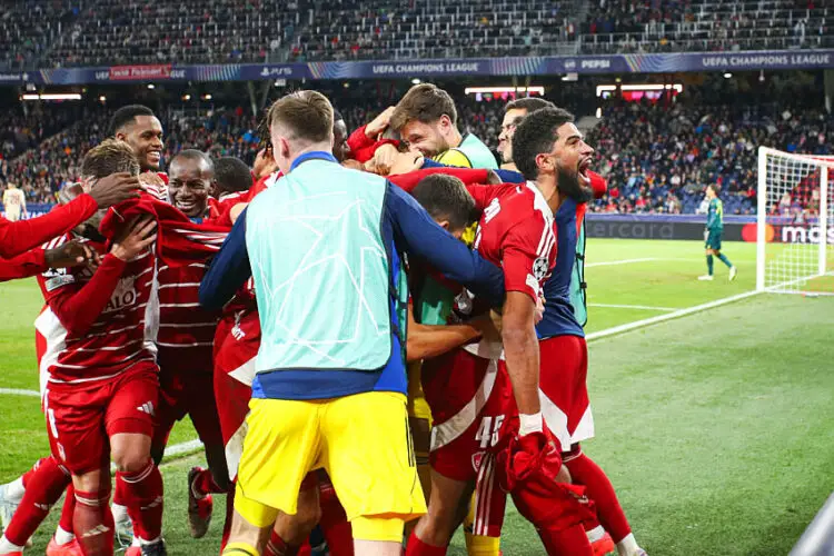 Les Brestois après le but de Mahdi Camara contre Salzbourg - Photo by Icon Sport