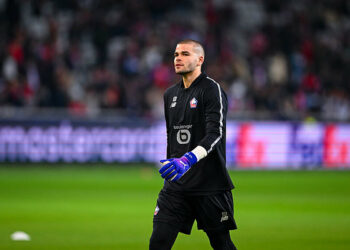 Lucas CHEVALIER of Lille warming up prior to the UEFA Champions League football match between Lille and Real Madrid on October 2, 2024 at Stade Pierre-Mauroy in Lille, France. (Photo by Baptiste Fernandez/Icon Sport)   - Photo by Icon Sport