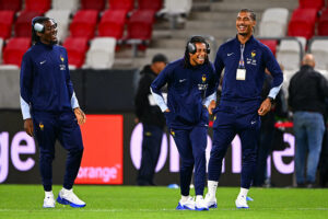 Loic Badé, Koné et Olise avec les Bleus.