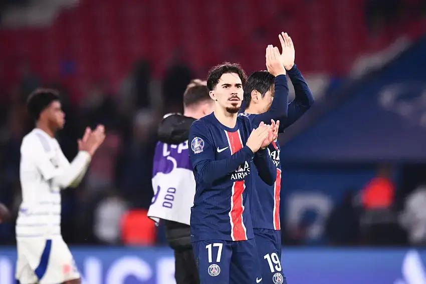 Vitinha avec le PSG contre le RC Strasbourg au Parc des Princes.