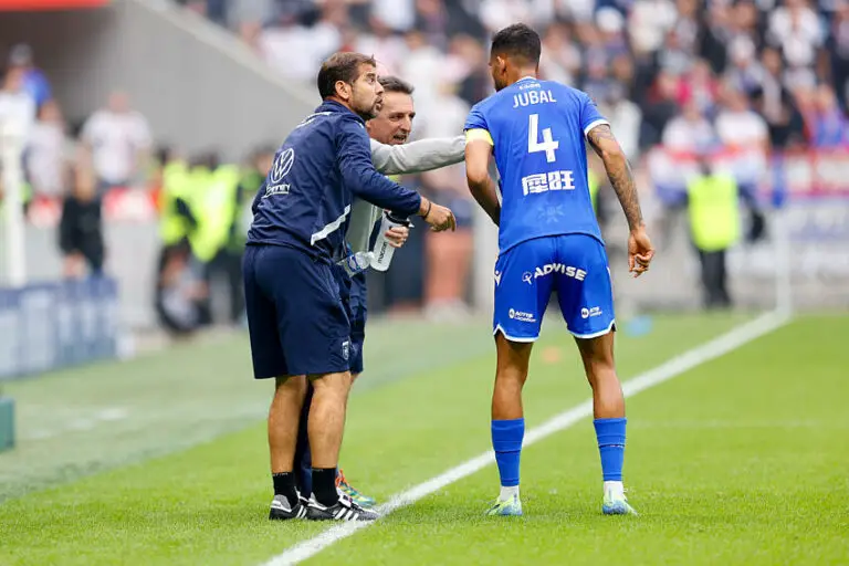 Christophe Pélissier et Jubal avec l'AJ Auxerre en 2024.