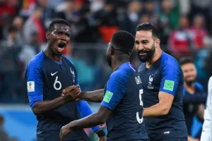 Paul Pogba, Samuel Umtiti et Adil Rami avec les Bleus lors de la Coupe du Monde 2018