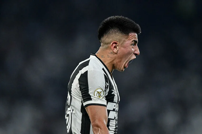 Thiago Almada avec Botafogo