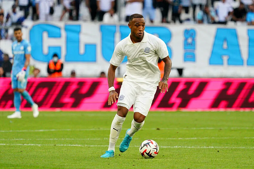 Derek Cornelius avec l'OM au Vélodrome face à Nice