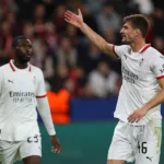 Matteo Gabbia avec l'AC Milan contre le Bayer