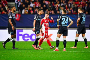 Hugo Magnetti avec Brest contre Bayer 04 Leverkusen en LDC.