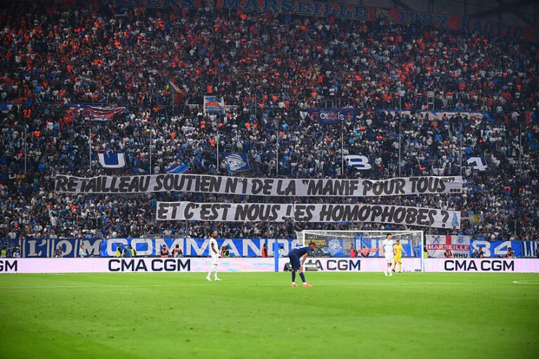 Fans de l'OM adressant au ministre lors de Marseille / Paris.