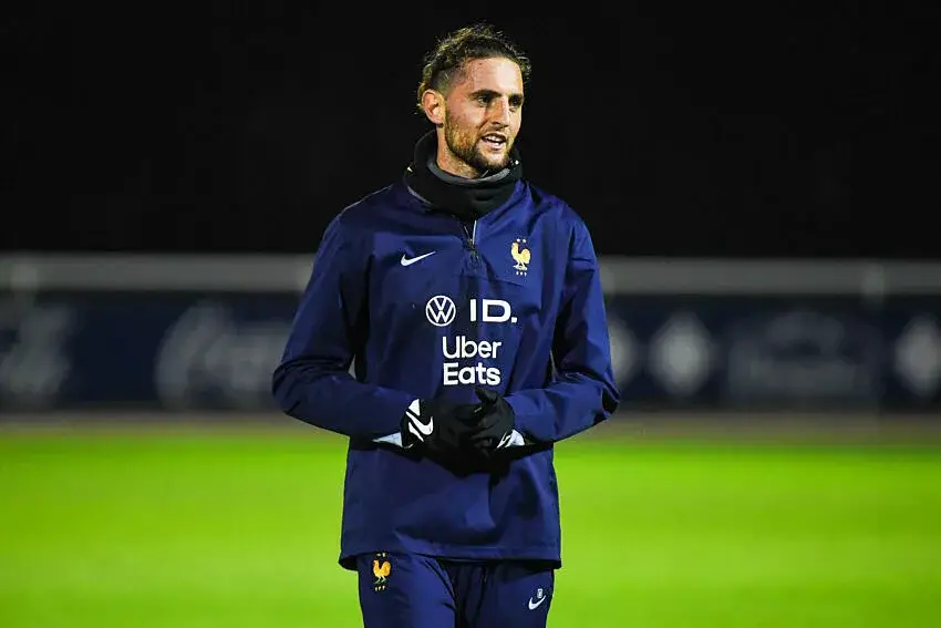 Adrien Rabiot avec les Bleus à l'entraînement en 2024.