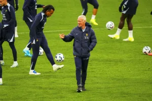 Didier Deschamps avec les Bleus à l'entraînement en novembre 2024.