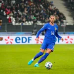 Adrien Rabiot avec les Bleus face à Israël en Ligue des Nations.