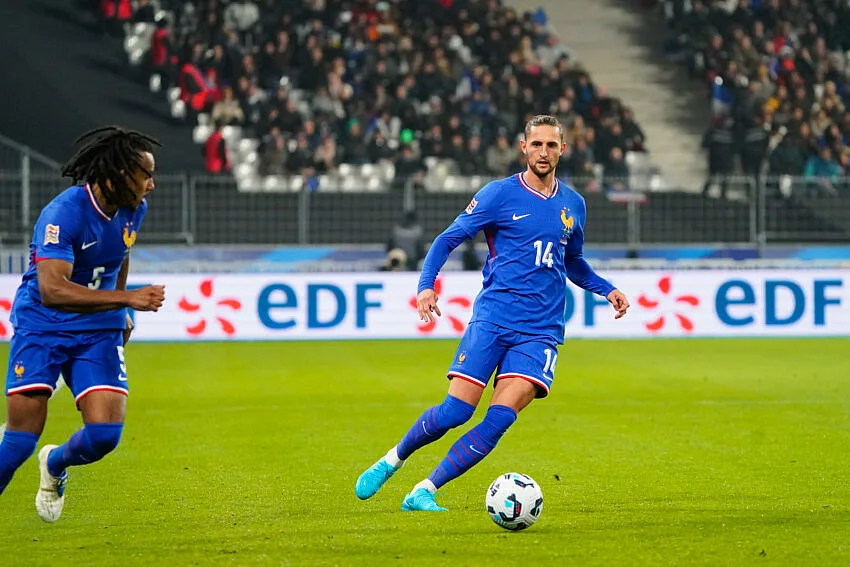 Adrien Rabiot avec les Bleus face à Israël en Ligue des Nations.