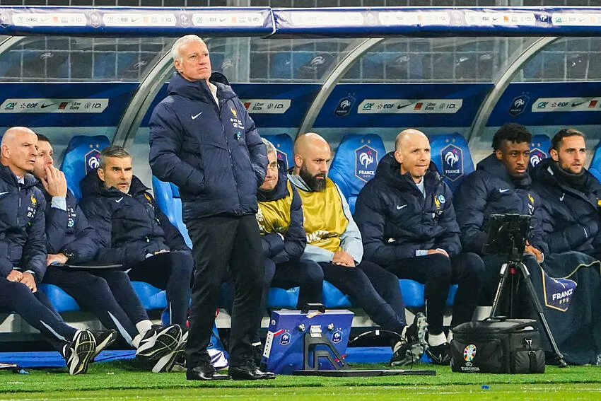 Didier Deschamps avec les Bleus face à Israël au Stade de France.