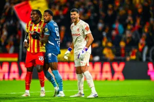 Le Lensois, M'Bala Nzola au duel avec les Marseillais : Amir Murillo et Geronimo Rulli.