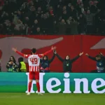 Nemanja Radonjic avec l'Étoile Rouge de Belgrade contre Stuttgart.