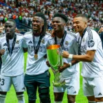 Ferland Mendy, Eduardo Camavinga, Aurélien Tchouameni et Kylian Mbappé avec le Real Madrid après le sacre en Supercoupe d'Europe