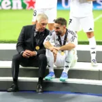 Ancelotti avec Dani Carvajal après le sacre lors de la Supercoupe d'Europe en 2024