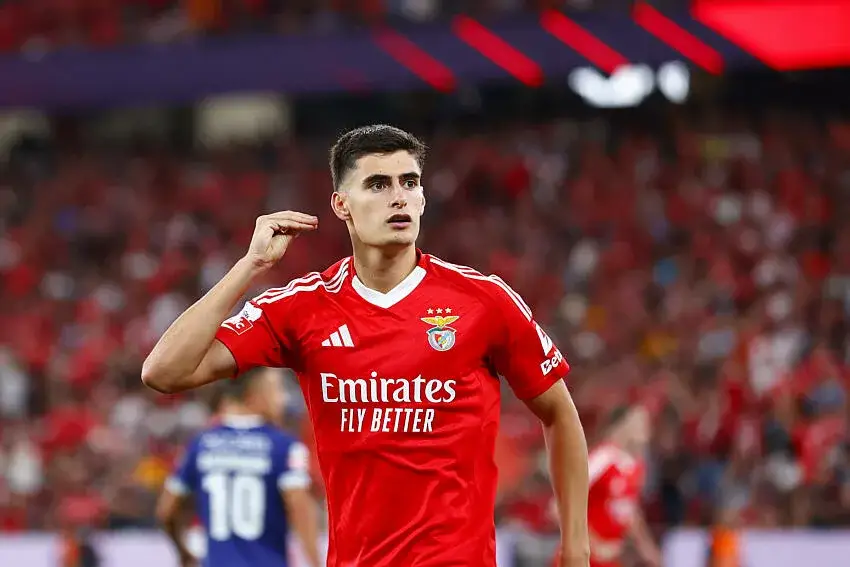 Antonio Silva avec Benfica contre le CD Santa Clara