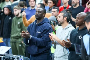 Omar Sy au match des du Paris Basketball