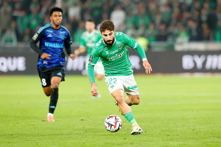 Zuriko Davitashvili avec l'ASSE contre le RC Strasbourg Alsace