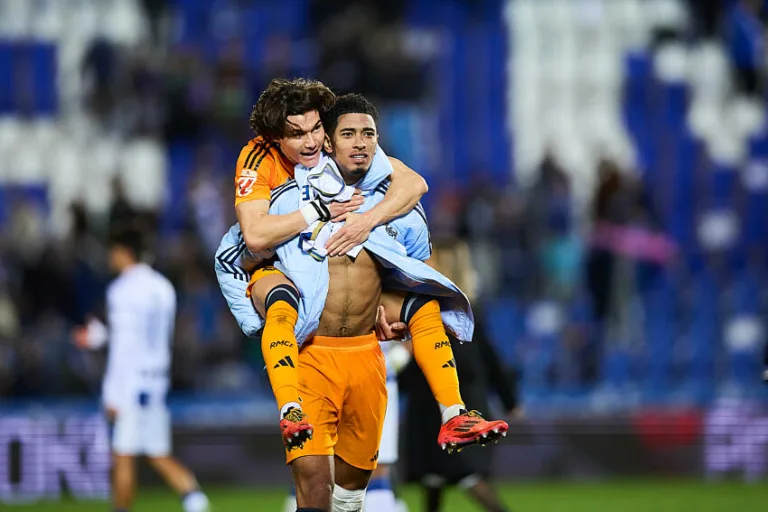 Jude Bellingham avec Fran Garcia au Real Madrid