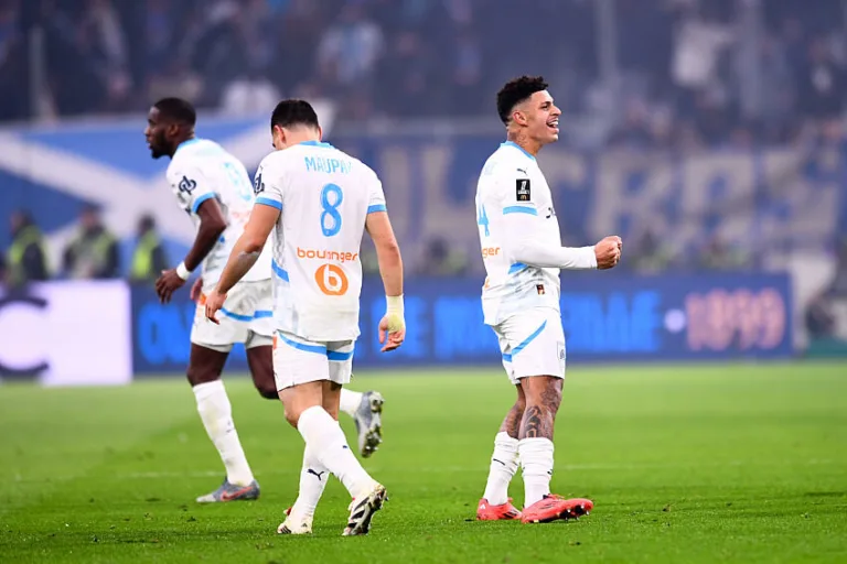 Luis Henrique célèbre avec Maupay avec l'OM après son but contre l'AS Monaco