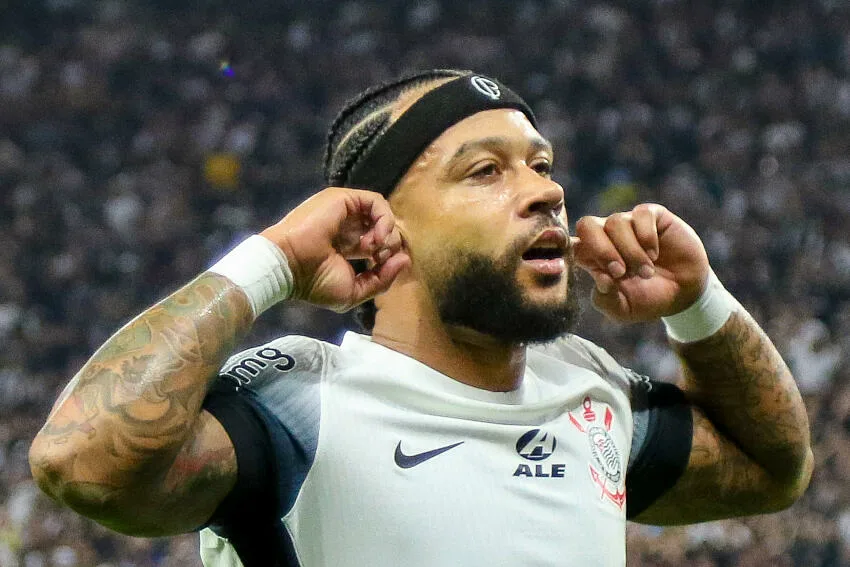 Memphis Depay après son but avec les Corinthians