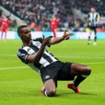 Alexander Isak avec Newcastle contre Liverpool