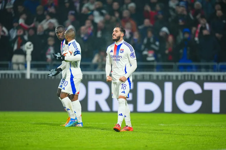 Rayan Cherki avec l'OL contre l'Eintracht Francfort