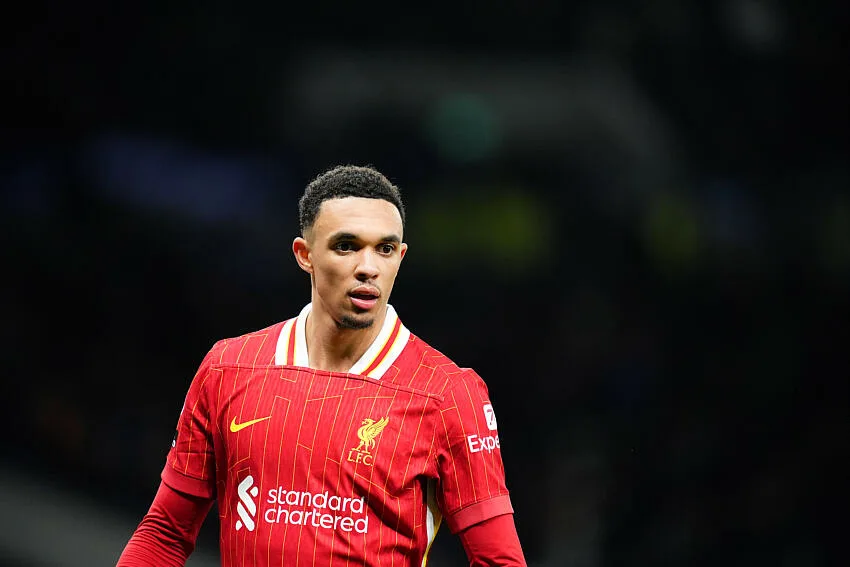 Trent Alexander-Arnold avec Liverpool contre Tottenham