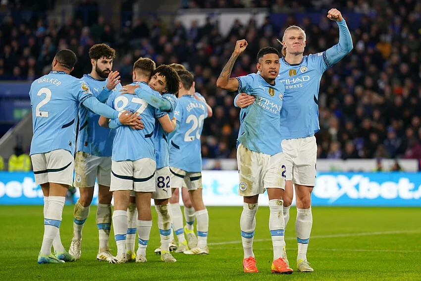 Erling Haaland et Savinho avec Manchester City contre Leicester