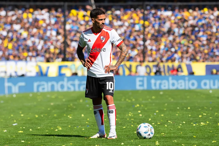 Manuel Lanzini avec River Plate contre Boca Juniors