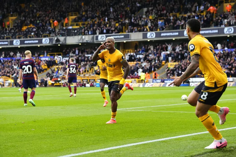 Mario Lemina célèbre avec Wolverhampton