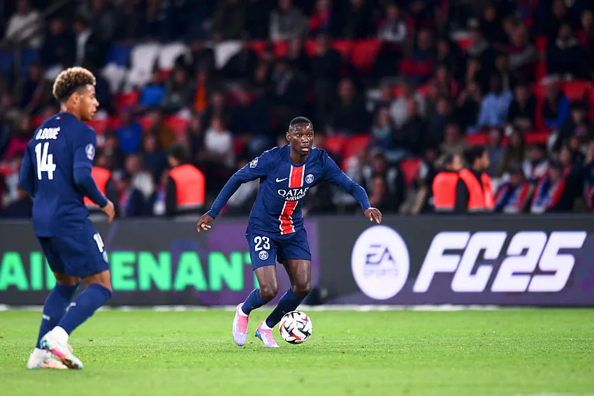 Randal Kolo Muani avec le PSG contre le Stade Brestois