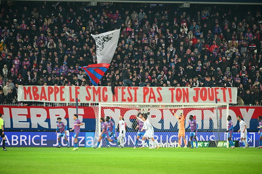 Banderole à l'encontre de Kylian Mbappé à Caen