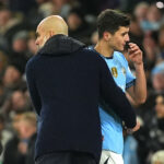 Khusanov avec Guardiola lors de City / Chelsea