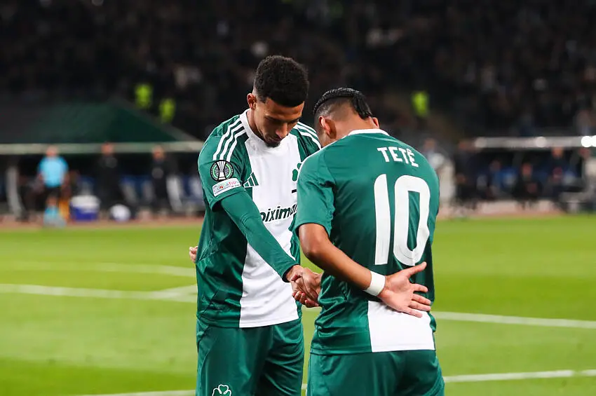 Tete et Azzedine Ounahi lors de Panathinaikos / Fiorentina