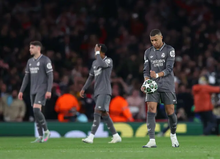 Mbappé et les joueurs du Real Madrid face à Arsenal