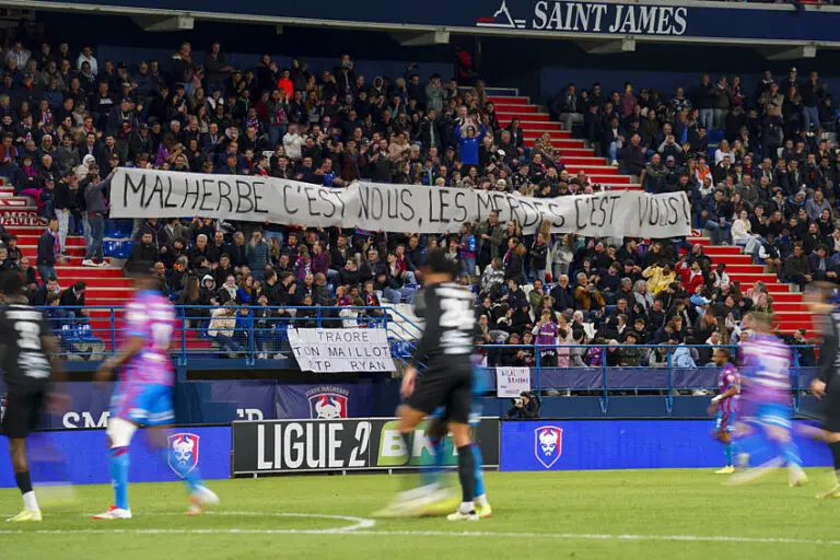Banderole des supporteurs du SM Caen