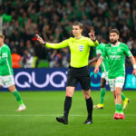 Francois Letexier après avoir annulé le carton rouge contre Stassin lors d'ASSE / OL