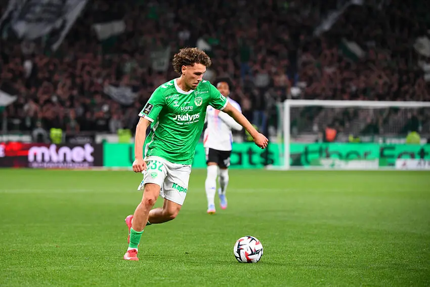 Lucas Stassin héros du derby : un doublé pour redonner espoir à l’ASSE thumbnail