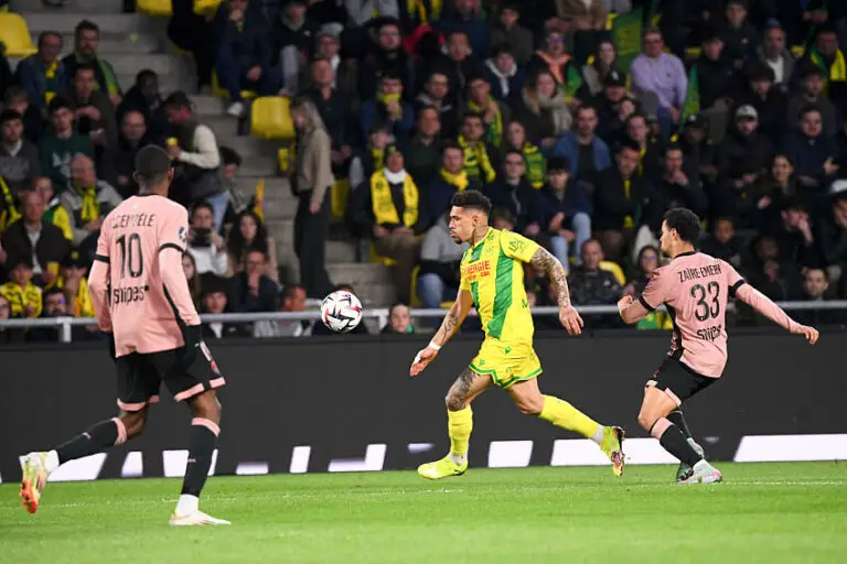 Douglas Augusto lors de FC Nantes / PSG