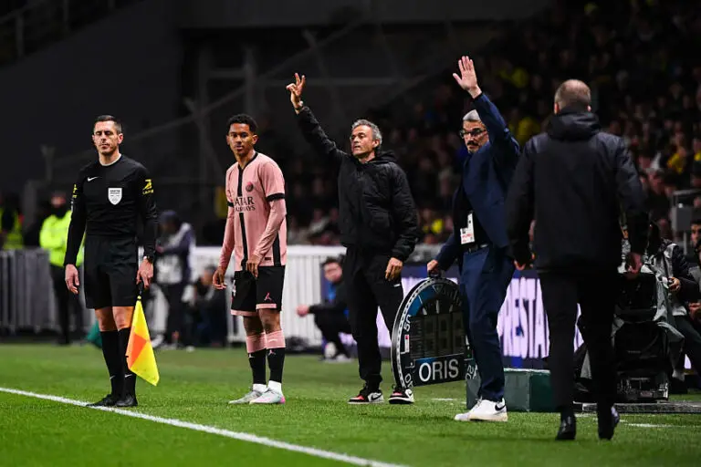 Luis Enrique avec le PSG contre Nantes