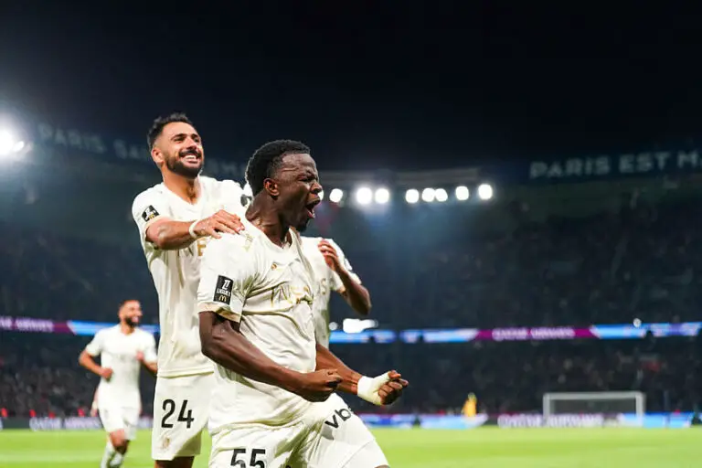 Youssouf Ndayishimiye avec l'OGC Nice face au PSG